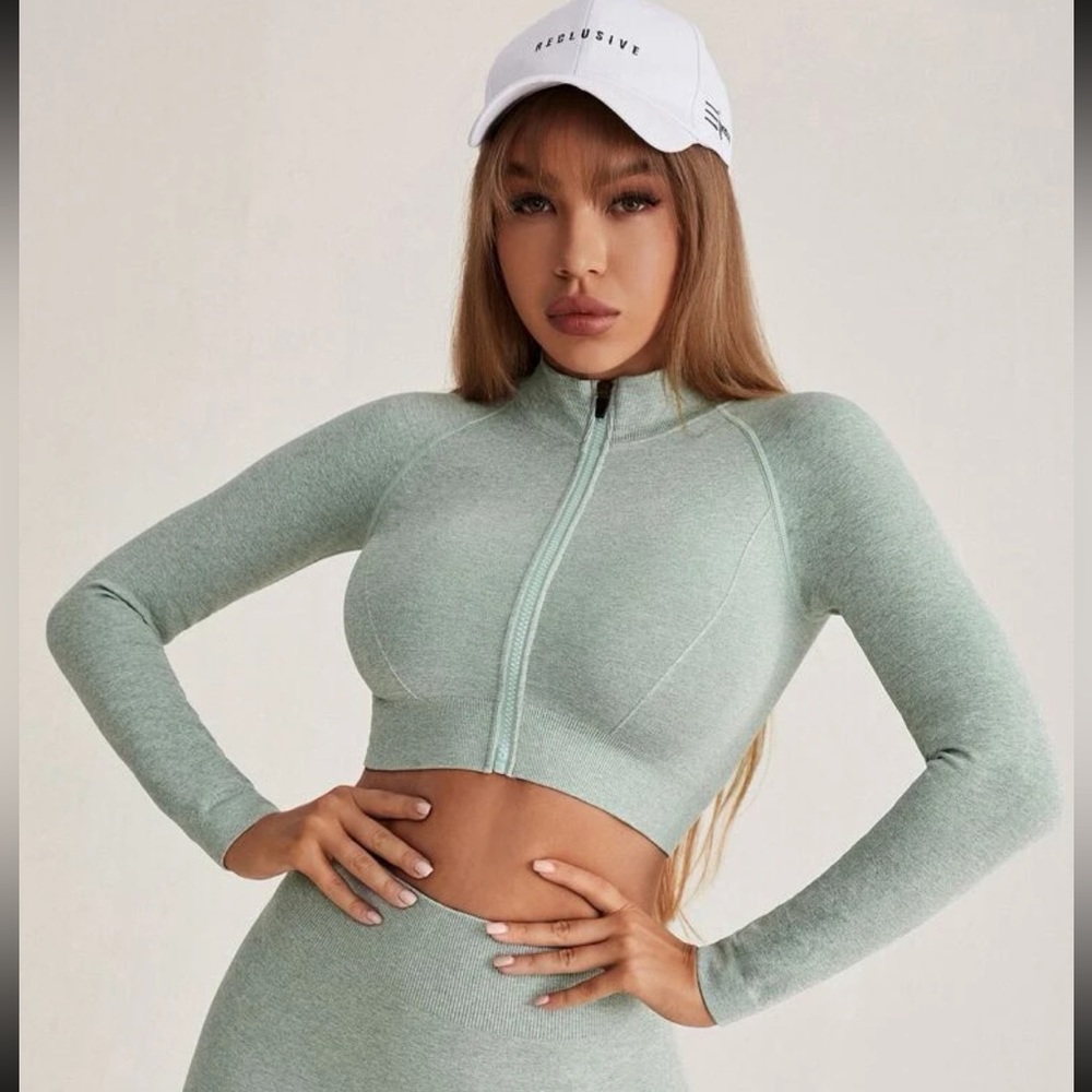 NEW Seamless Zip Up Crop Sports Jacket Mint Green Size Large ￼